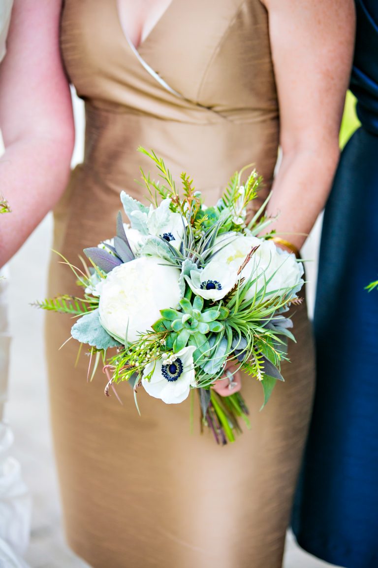 white and green bridesmaid bouquet